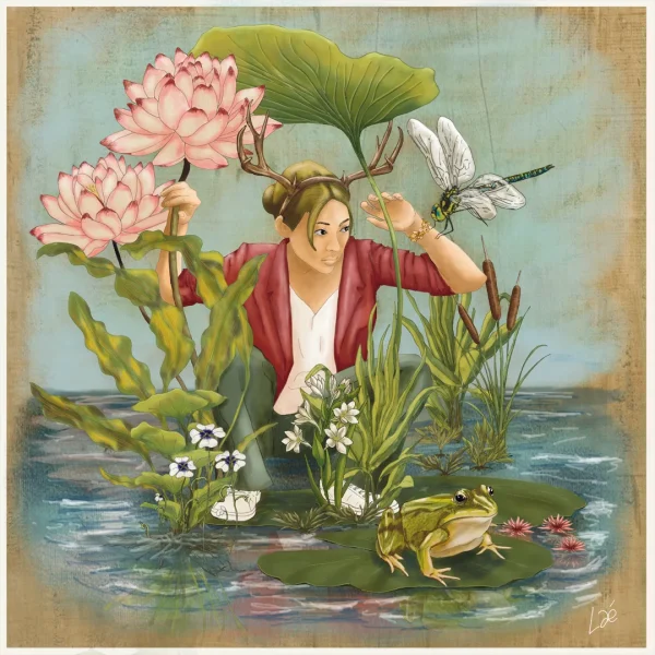 Femme aux bois de cerf émergeant d'un étang parmi les lotus roses, une libellule posée près de sa main et une grenouille sur un nénuphar.