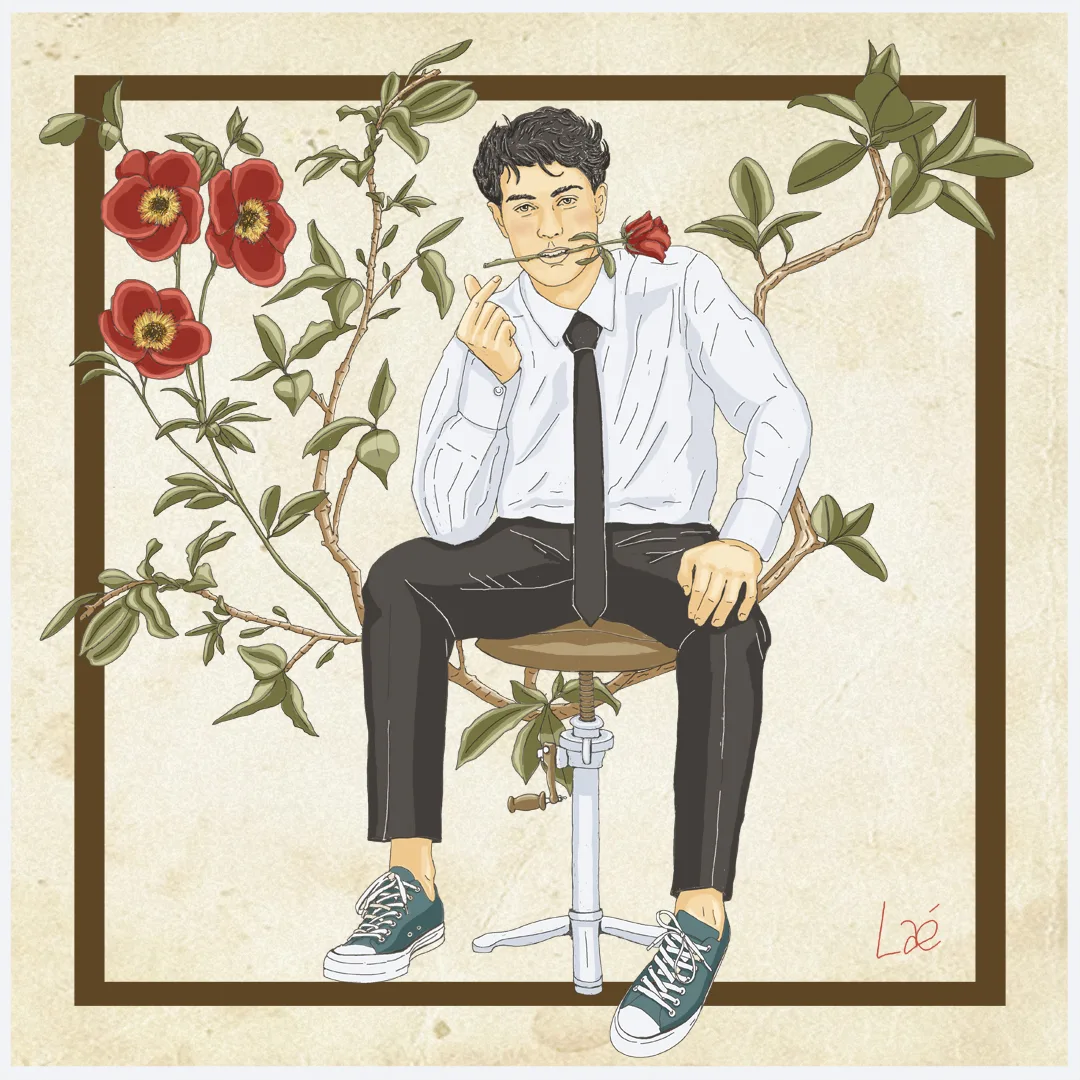 Jeune homme en chemise blanche et cravate, assis sur un tabouret, une rose entre les dents, formant un cœur avec les doigts.