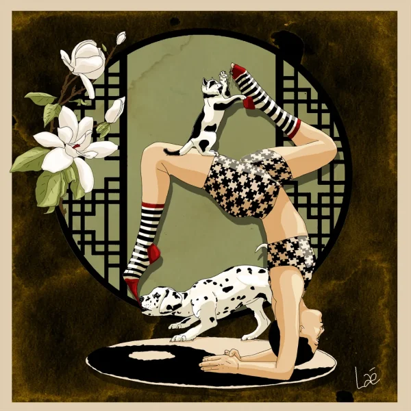 Yogi en posture du scorpion, un chaton jouant sur son dos et un dalmatien étiré à ses côtés.